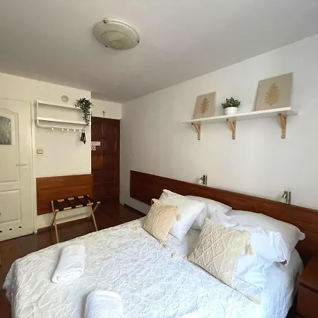 Goscinne Unikat - Self Check In Krakow