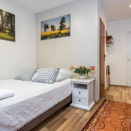 Goscinne Unikat - Self Check In Homestay Krakow